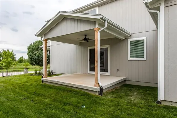 16827 W 164th TER, Olathe, KS 66062