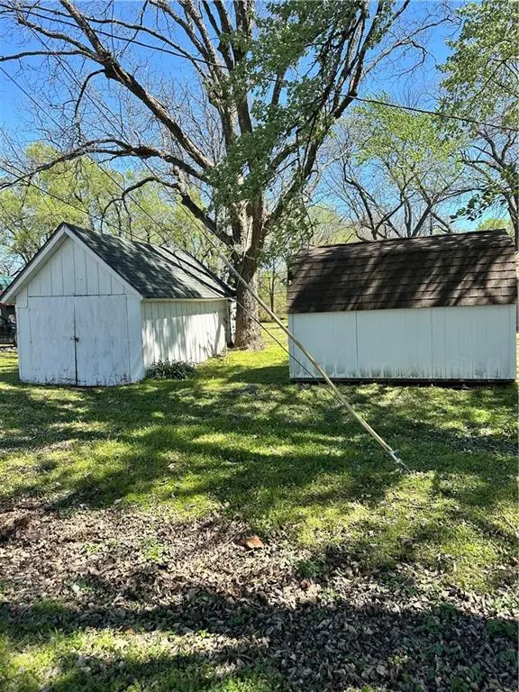 111 W 7th ST, Pleasanton, KS 66075