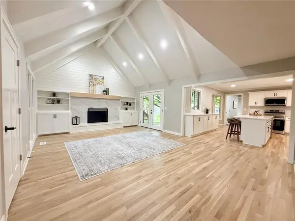 2121 W 120th ST, Leawood, KS 66209