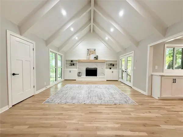 2121 W 120th ST, Leawood, KS 66209