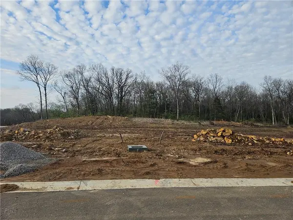 7031 Oak Ridge DR, Shawnee, KS 66217