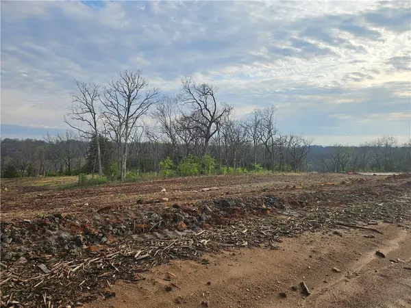 7031 Oak Ridge DR, Shawnee, KS 66217