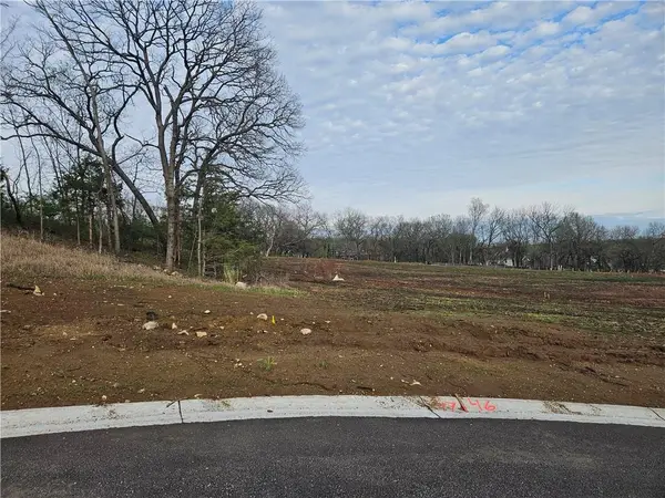 6739 Oak Ridge DR, Shawnee, KS 66217