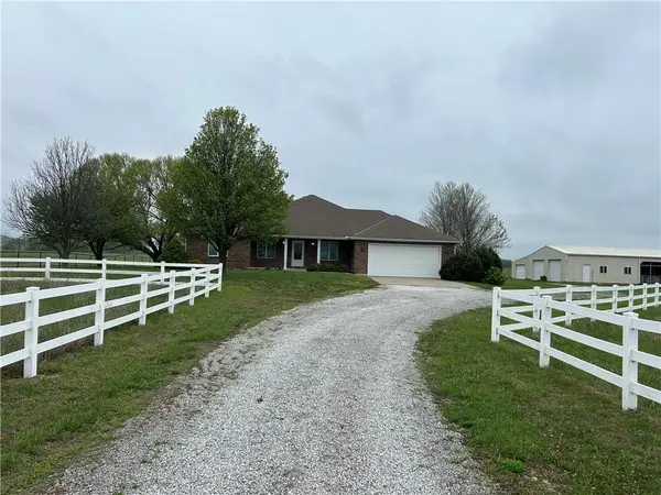 1379 NW M HWY, Clinton, MO 64735