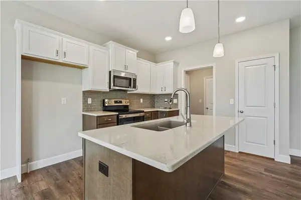 12424 S Redwood ST, Lee's Summit, MO 64086