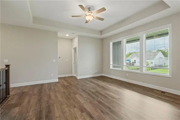 12424 S Redwood ST, Lee's Summit, MO 64086