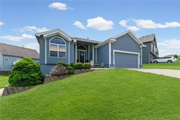 10727 N Tennessee AVE, Kansas City, MO 64157