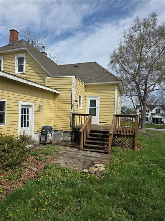 715 W 4th ST, Cameron, MO 64429