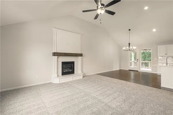 10139 N Poplar AVE, Kansas City, MO 64156