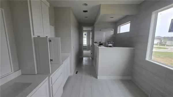 12207 W 184 TER, Overland Park, KS 66013