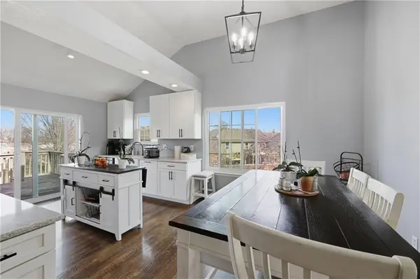 1624 SE 11th ST, Lee's Summit, MO 64081