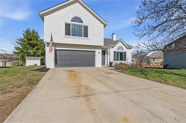 1624 SE 11th ST, Lee's Summit, MO 64081