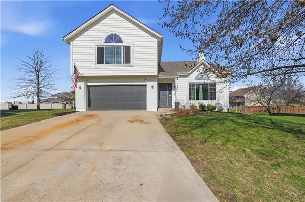 1624 SE 11th ST, Lee's Summit, MO 64081