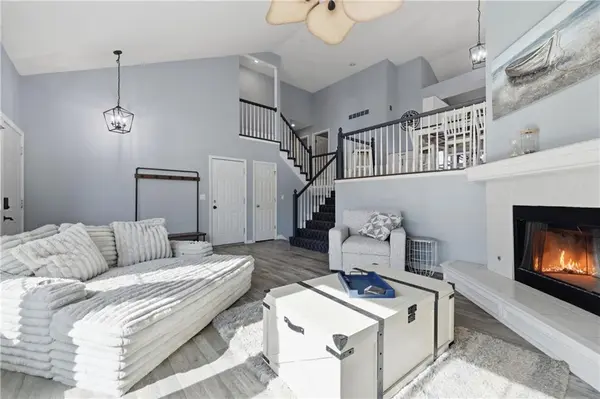 1624 SE 11th ST, Lee's Summit, MO 64081
