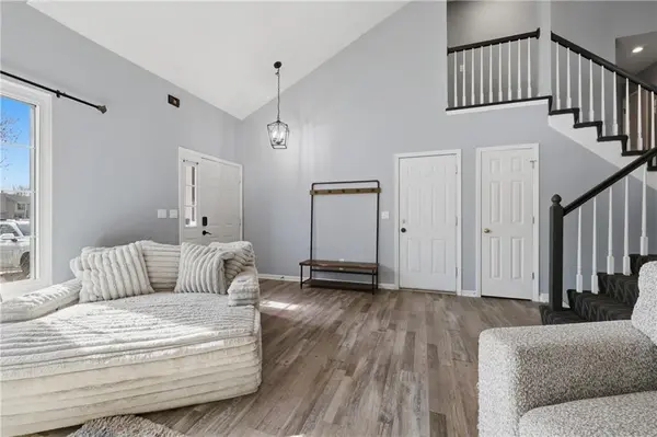 1624 SE 11th ST, Lee's Summit, MO 64081