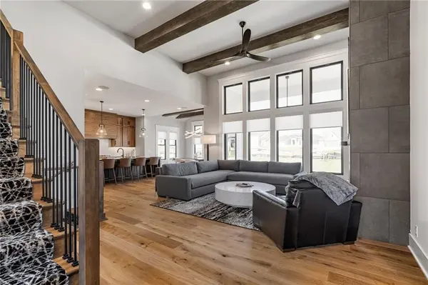 12402 W 170th TER, Overland Park, KS 66221
