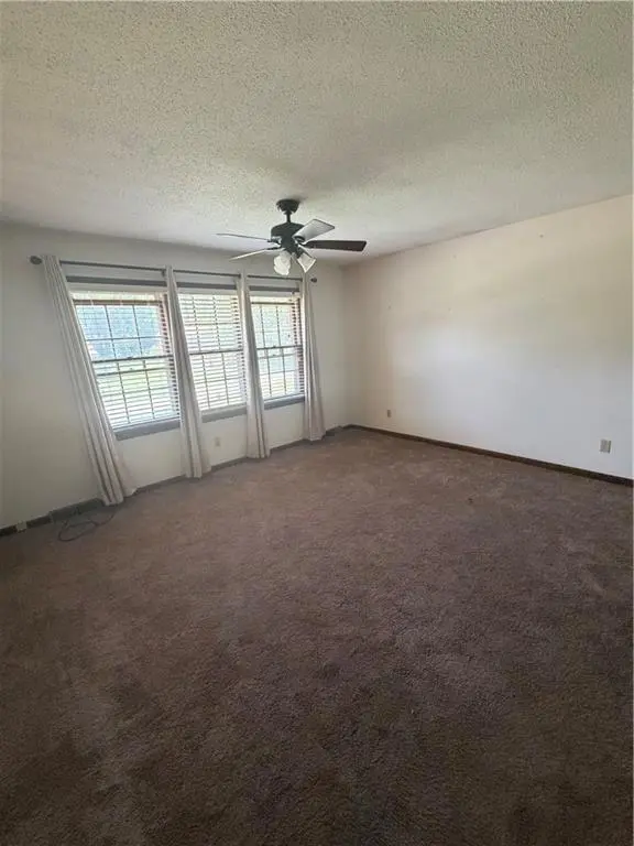 2607 NW Powderhorn DR, Kansas City, MO 64154