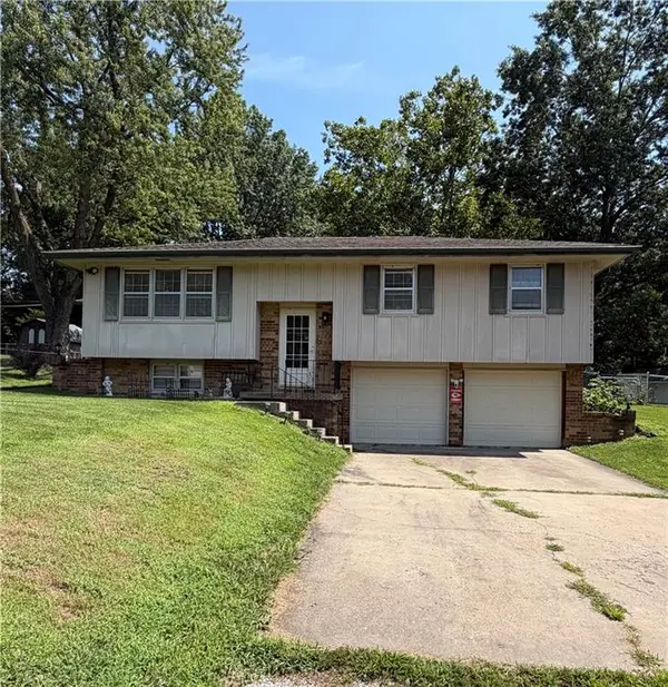 2607 NW Powderhorn DR, Kansas City, MO 64154