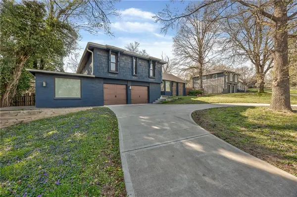 8940 Nall AVE, Overland Park, KS 66207