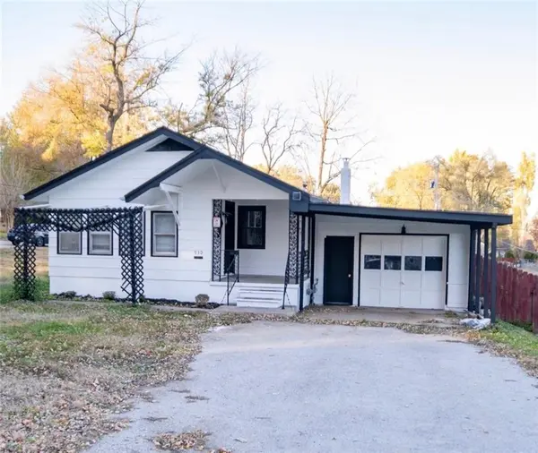 930 E Stone ST, Independence, MO 64050