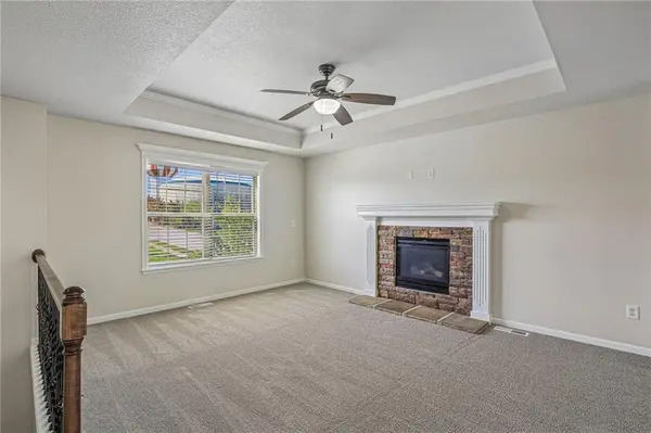 1614 NW Hilltop LN, Grain Valley, MO 64029