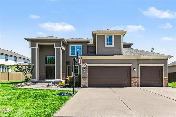 8804 SE 1st ST, Lee's Summit, MO 64064