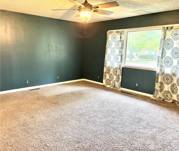419 W 8th ST, Fort Scott, KS 66701