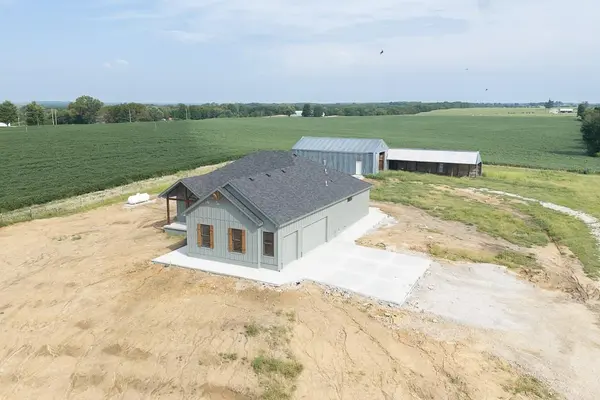 18814 Hollingsworth RD, Tonganoxie, KS 66086