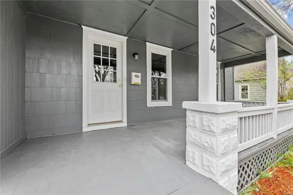 304 E Shawnee ST, Paola, KS 66071