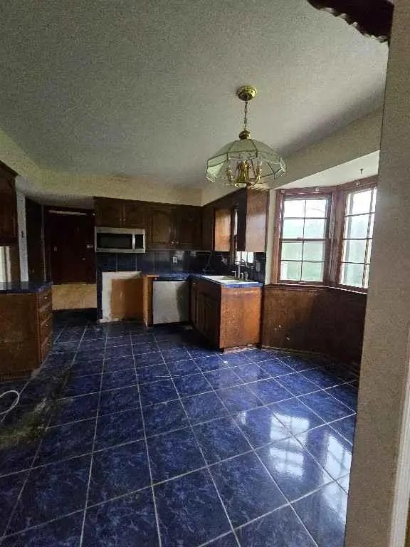 3507 Southern Hills DR, Kansas City, MO 64137
