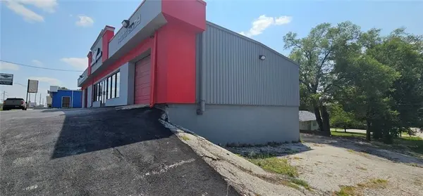 801 E 23rd ST, Independence, MO 64055