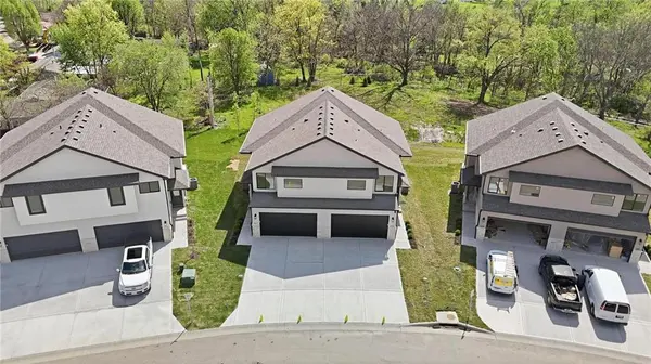 223 NW Orchard CT, Lee's Summit, MO 64063