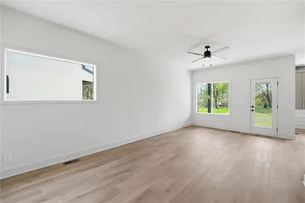 223 NW Orchard CT, Lee's Summit, MO 64063