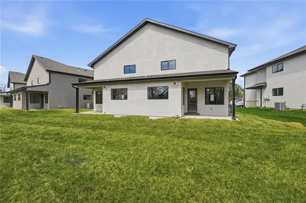 229 NW Orchard CT, Lee's Summit, MO 64063