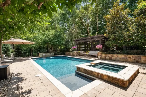 3701 W 140th ST, Leawood, KS 66224