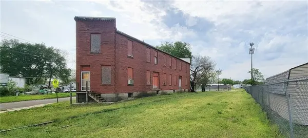 512 E Monroe ST, Iola, KS 66749