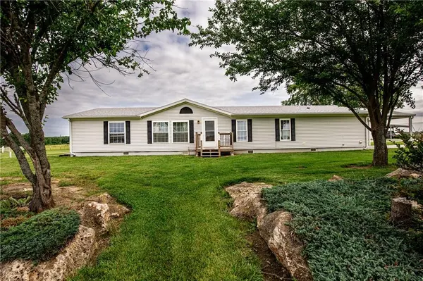 22176 E 1100th RD, Pleasanton, KS 66075
