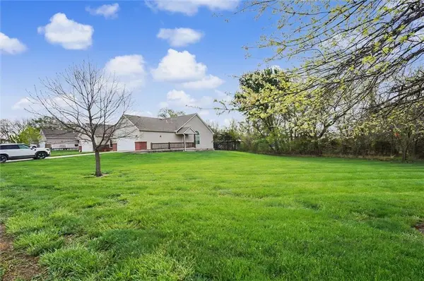 204 Crimson AVE, Baldwin City, KS 66006