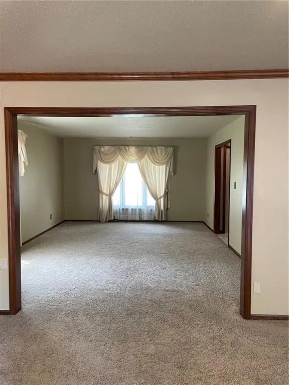 1247 Parkdale RD, Maryville, MO 64468