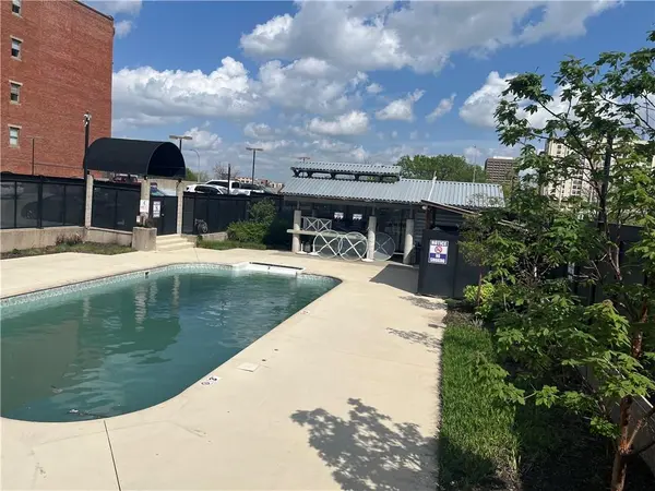 609 Central ST #1204, Kansas City, MO 64105