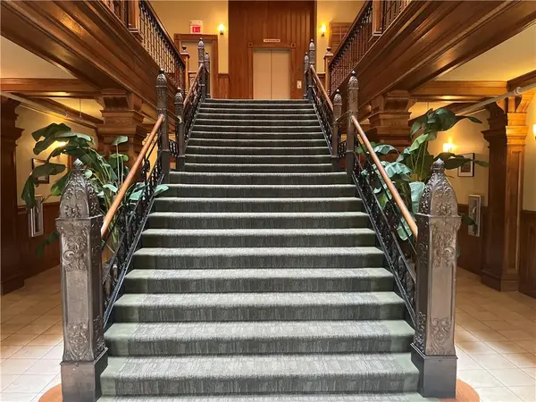 609 Central ST #1204, Kansas City, MO 64105