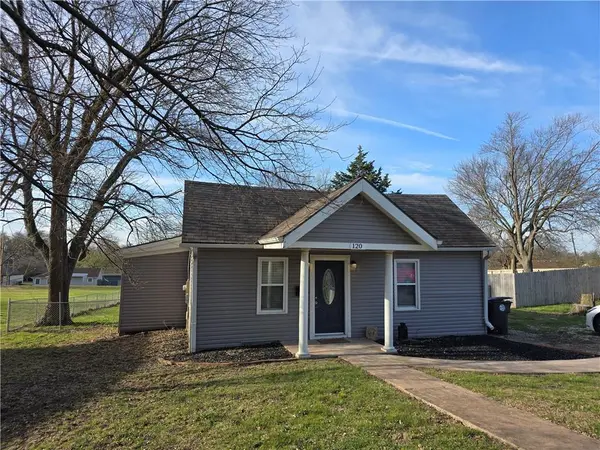 120 E South AVE, Belton, MO 64012