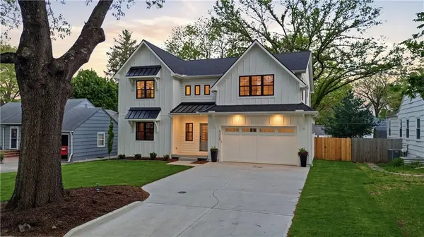 5325 W 72ND ST, Prairie Village, KS 66208