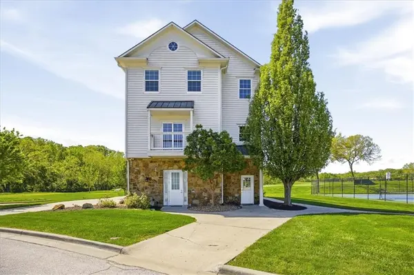 10875 Allen WAY, Parkville, MO 64152