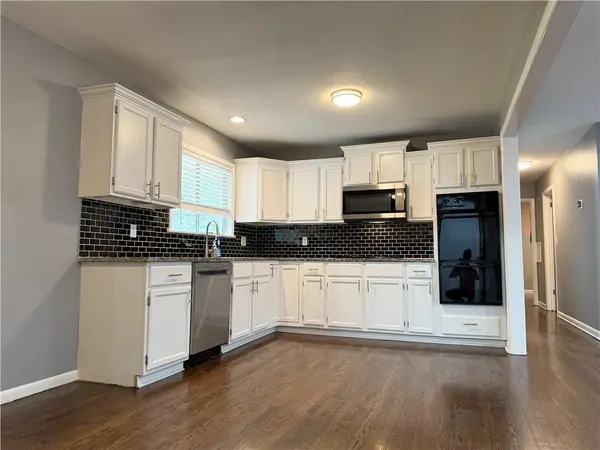 8811 E 84th ST, Raytown, MO 64138