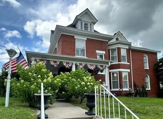 1618 State ST, Lexington, MO 64067