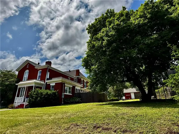 1618 State ST, Lexington, MO 64067