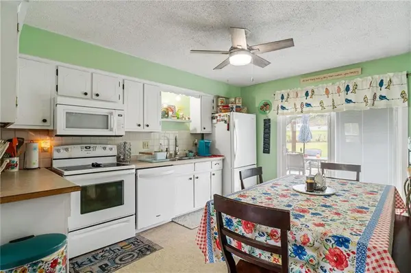 329 Lincoln DR, Gower, MO 64454