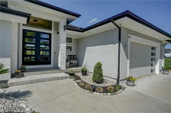 42 Bison Falls CIR, Lake Winnebago, MO 64034