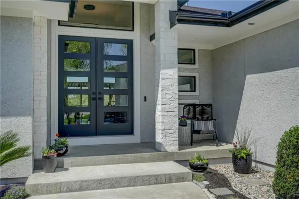42 Bison Falls CIR, Lake Winnebago, MO 64034